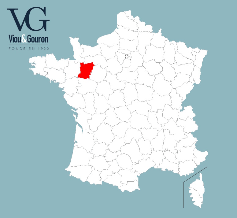 Carte de France avec département de la Mayenne en rouge mis en évidence, logo Viou & Gouron fondé en 1920